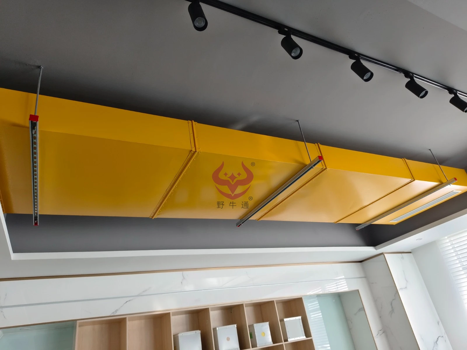 彩钢复合风管.jpg 彩钢复合风管.jpg